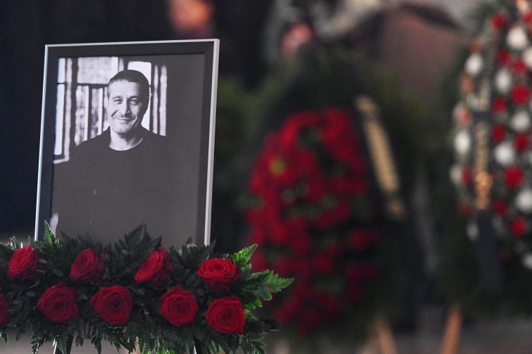 Портрет писателя Эдуарда Багирова на церемонии прощания Портрет писателя Эдуарда Багирова на церемонии прощания
