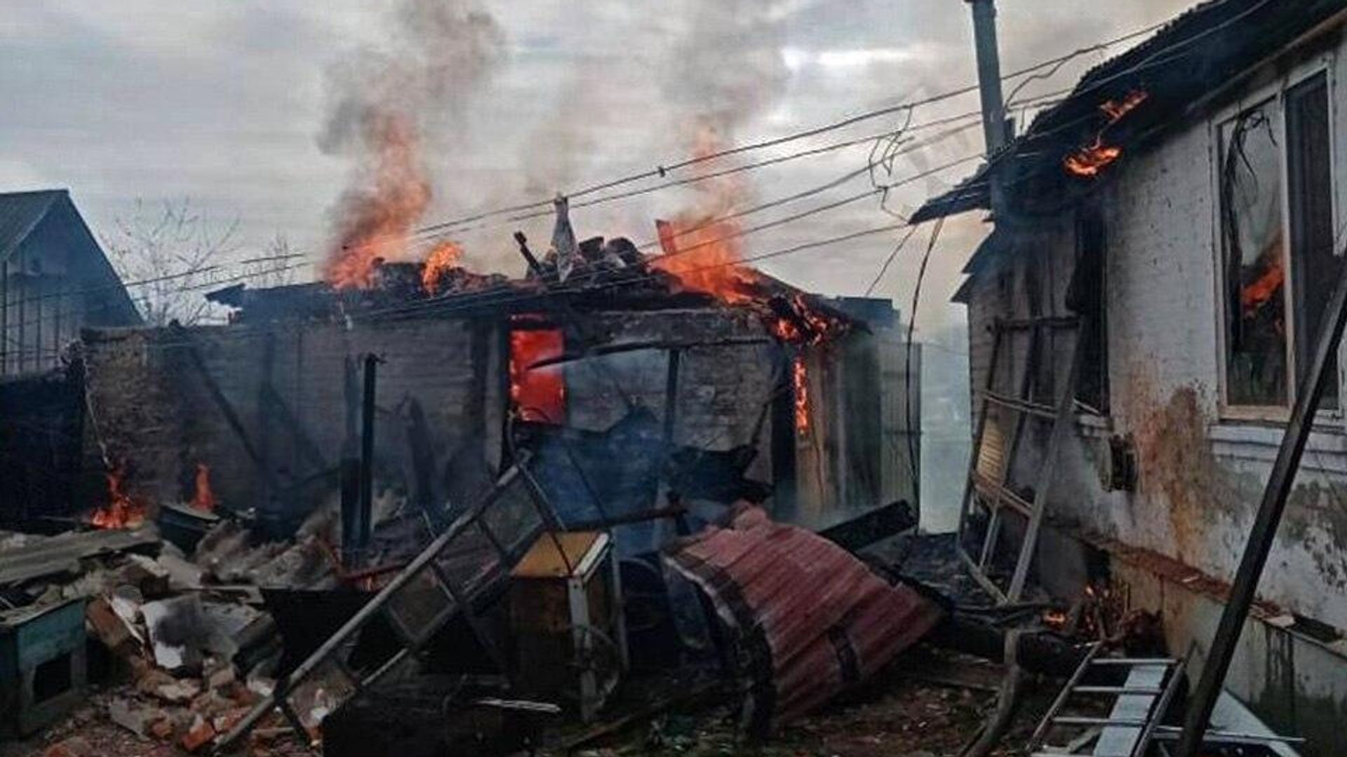 Последствия обстрела в поселке Теткино Курской области Последствия обстрела в поселке Теткино Курской области - РИА Новости, 1920, 15.04.2023