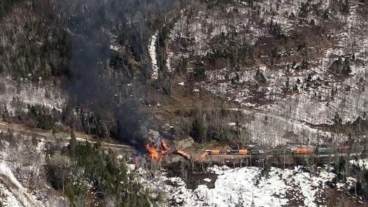 Крушение поезда с опасными веществами в американском штате Мэн, 15 апреля 2023 года Крушение поезда с опасными веществами в американском штате Мэн, 15 апреля 2023 года - РИА Новости, 1920, 15.04.2023