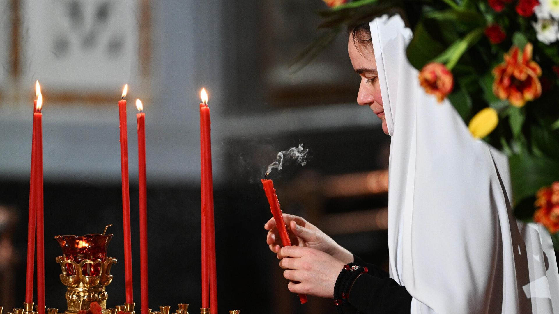 Пасхальное богослужение в храме Христа Спасителя Пасхальное богослужение в храме Христа Спасителя - РИА Новости, 1920, 10.04.2026