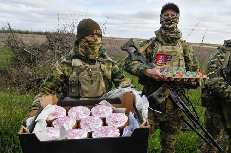 Передача освященных куличей и яиц из Северной Осетии военнослужащим в зоне СВО Передача освященных куличей и яиц из Северной Осетии военнослужащим в зоне СВО