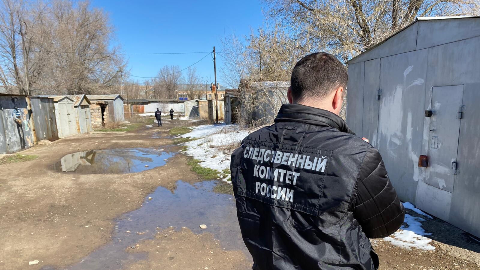 Следователь на месте обнаружения ребенка в Промышленном районе города Оренбурга Следователь на месте обнаружения ребенка в Промышленном районе города Оренбурга - РИА Новости, 1920, 16.04.2023