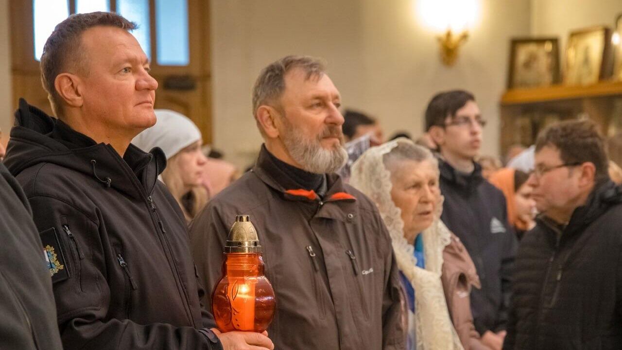 Губернатор Курской области Роман Старовойт привёз частицу Благодатного огня в храм святителя Иоанна Златоуста в посёлке Ялта Первомайского района ДНР Губернатор Курской области Роман Старовойт привёз частицу Благодатного огня в храм святителя Иоанна Златоуста в посёлке Ялта Первомайского района ДНР - РИА Новости, 1920, 16.04.2023