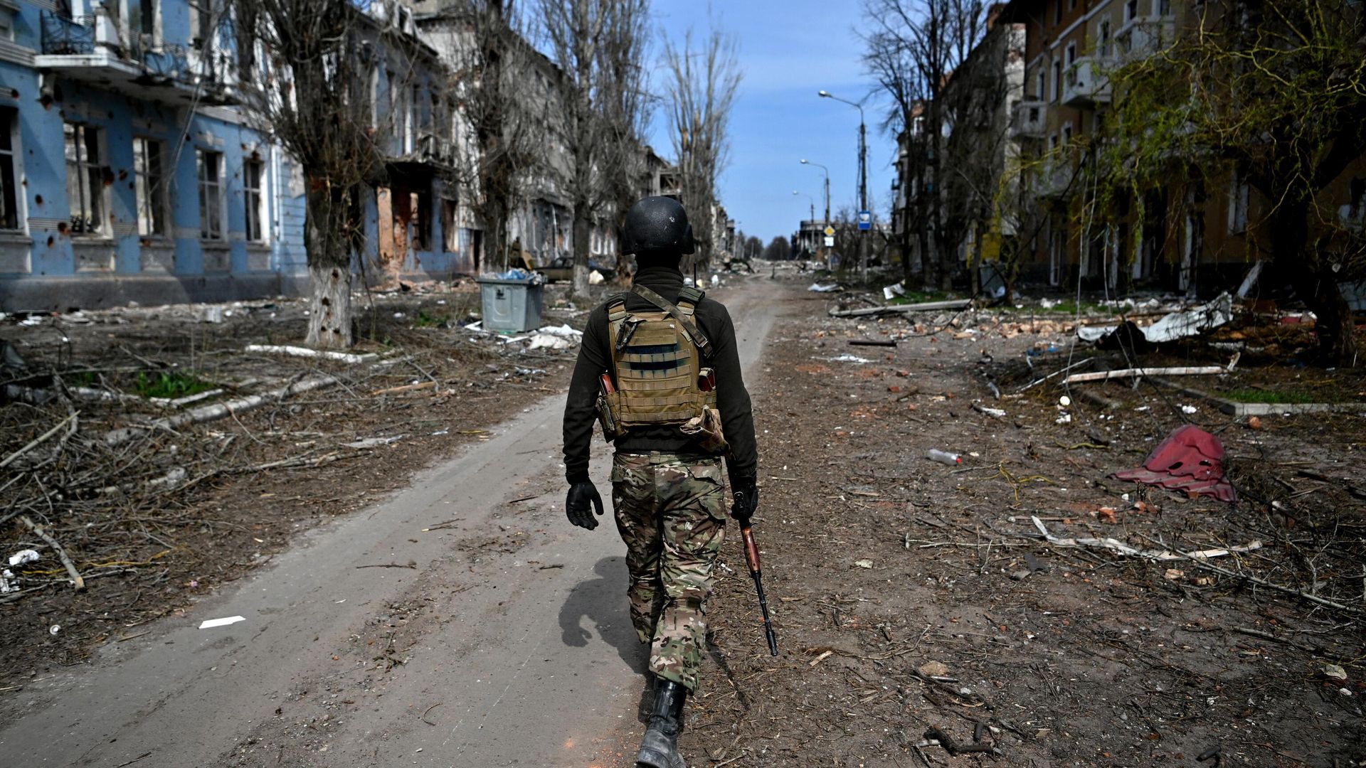 Боец ЧВК Вагнер в центре Артемовска Боец ЧВК Вагнер в центре Артемовска - РИА Новости, 1920, 18.04.2023