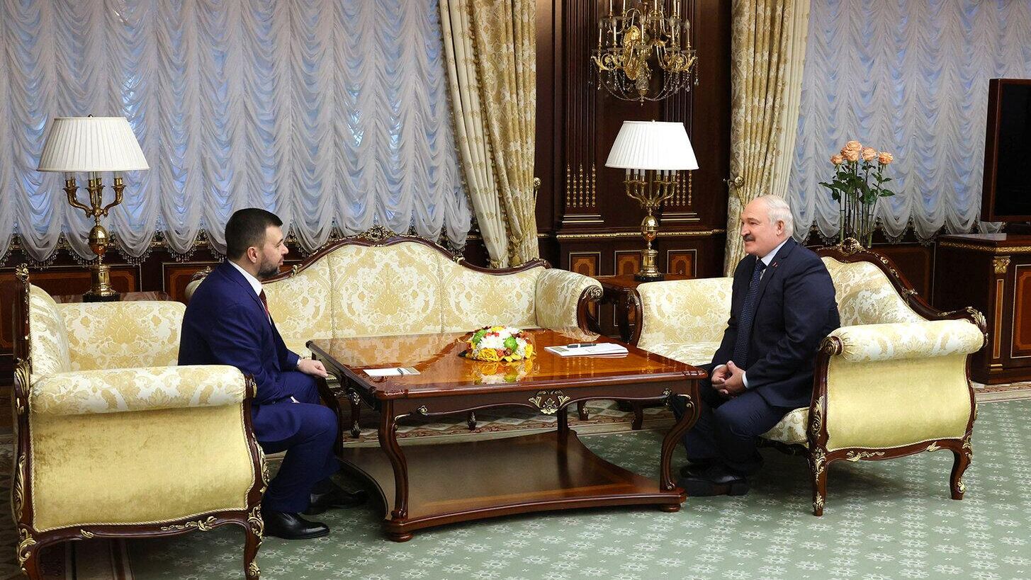 Президент Белоруссии Александр Лукашенко и врио главы ДНР Денис Пушилин во время встречи в Минске Президент Белоруссии Александр Лукашенко и врио главы ДНР Денис Пушилин во время встречи в Минске - РИА Новости, 1920, 19.04.2023