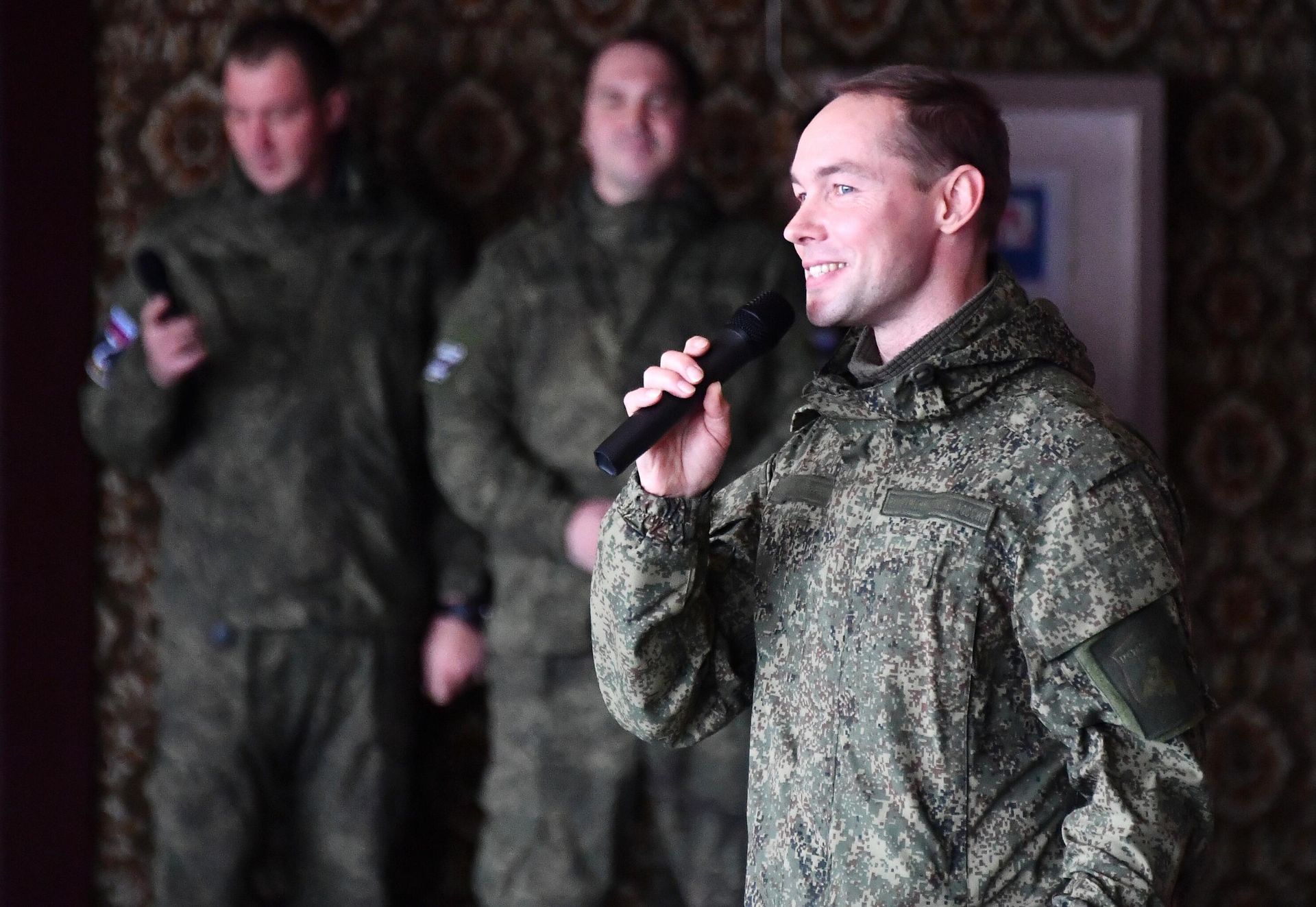 Актер московского театра Современник Евгений Павлов первой фронтовой творческой бригады Минобороны России на Херсонском направлении Актер московского театра Современник Евгений Павлов первой фронтовой творческой бригады Минобороны России на Херсонском направлении - РИА Новости, 1920, 18.04.2023