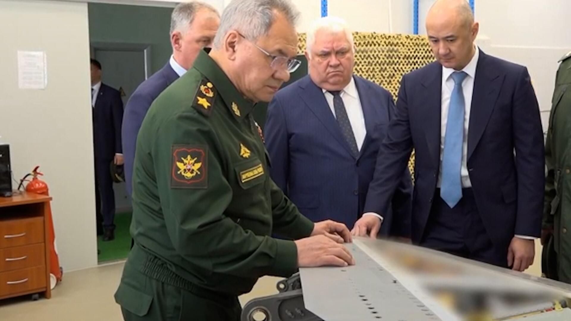 Шойгу проверил ход выполнения гособоронзаказа в Калужской области Шойгу проверил ход выполнения гособоронзаказа в Калужской области - РИА Новости, 1920, 19.04.2023