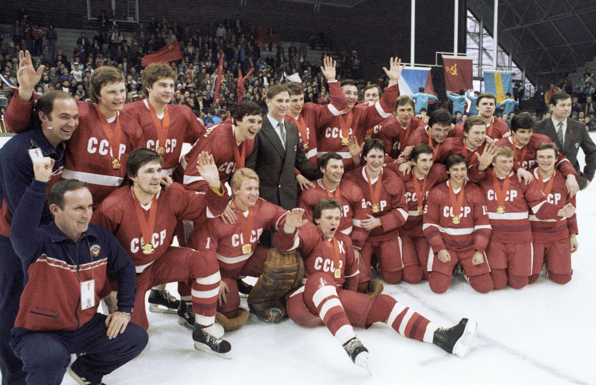 Сборная СССР по хоккею – чемпионы XIV зимних Олимпийских игр 1984 года в Сараево - РИА Новости, 1920, 19.04.2023