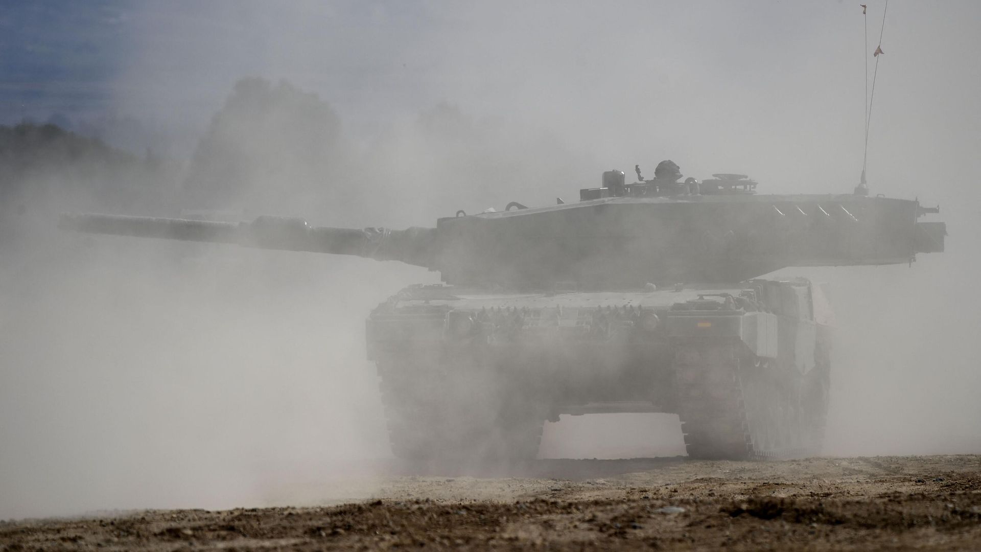 Украинские военнослужащие проходят обучение на боевых танках Leopard 2 в Сарагосе Украинские военнослужащие проходят обучение на боевых танках Leopard 2 в Сарагосе - РИА Новости, 1920, 20.04.2023