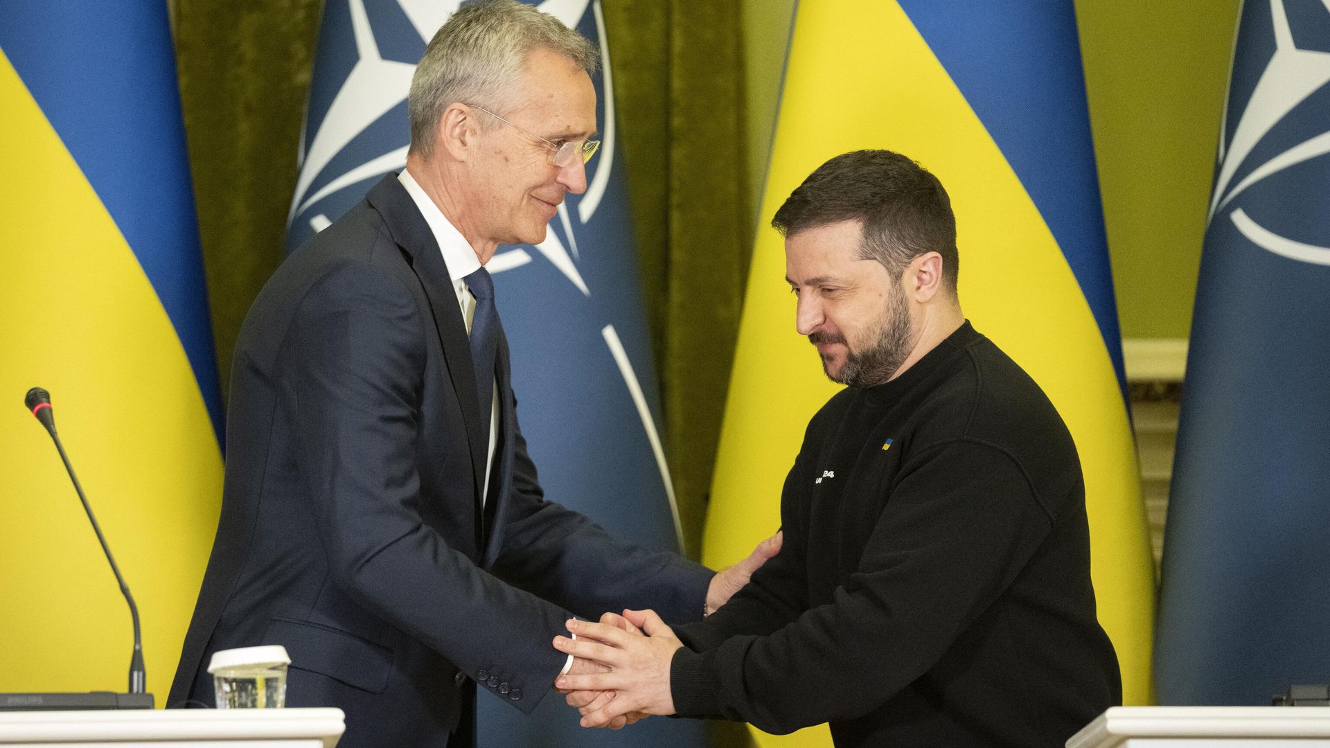 Генеральный секретарь НАТО Йенс Столтенберг и президент Украины Владимир Зеленский Генеральный секретарь НАТО Йенс Столтенберг и президент Украины Владимир Зеленский - РИА Новости, 1920, 08.07.2023
