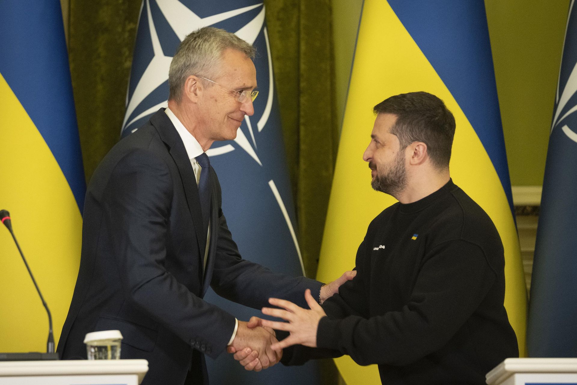 Генеральный секретарь НАТО Йенс Столтенберг и президент Украины Владимир Зеленский во время встречи в Киеве Генеральный секретарь НАТО Йенс Столтенберг и президент Украины Владимир Зеленский во время встречи в Киеве - РИА Новости, 1920, 13.06.2023