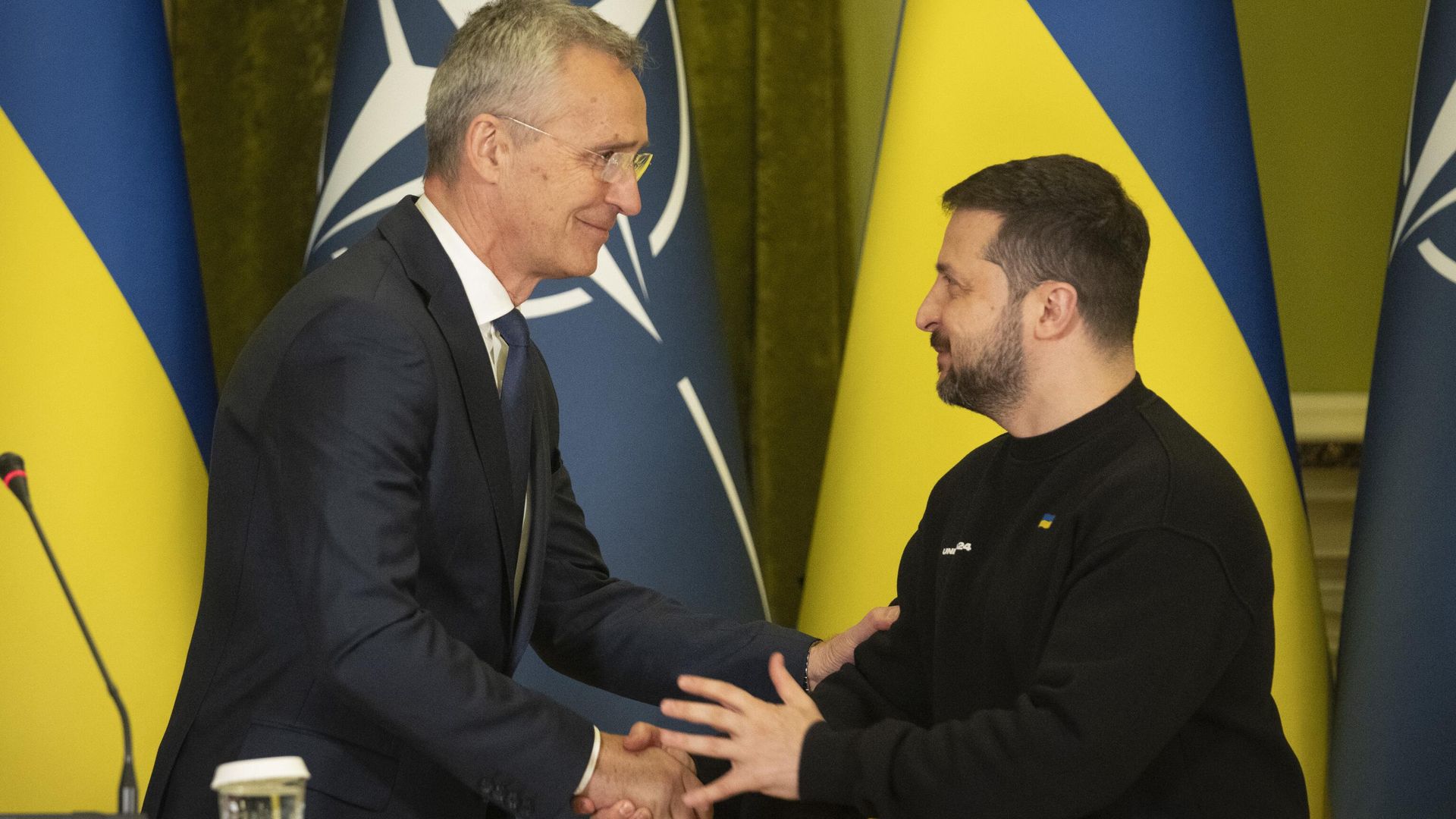 Генеральный секретарь НАТО Йенс Столтенберг и президент Украины Владимир Зеленский во время встречи в Киеве - РИА Новости, 1920, 20.04.2023