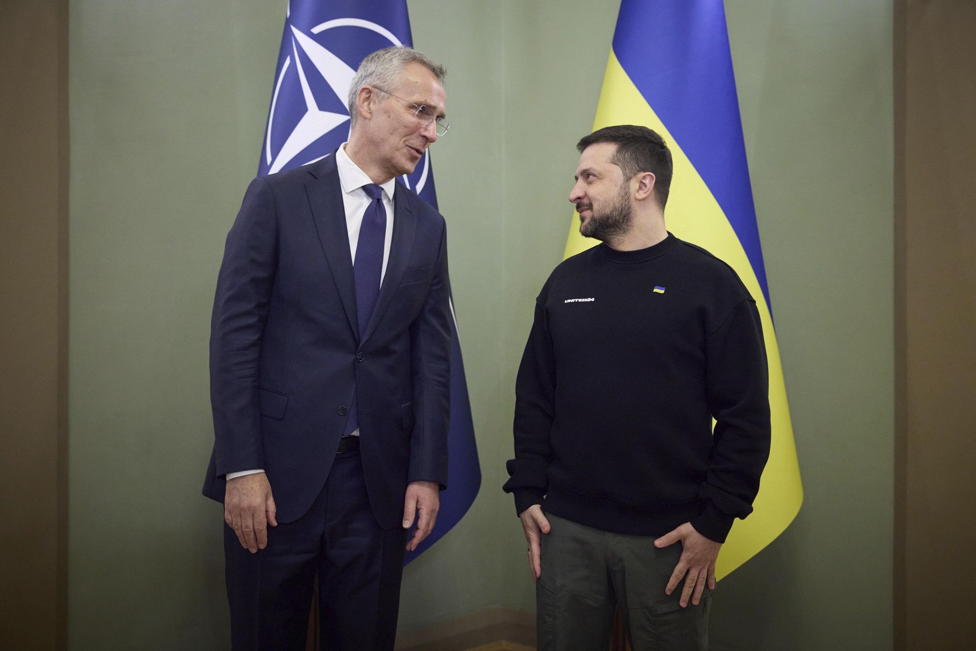 Генеральный секретарь НАТО Йенс Столтенберг и президент Украины Владимир Зеленский во время встречи в Киеве Генеральный секретарь НАТО Йенс Столтенберг и президент Украины Владимир Зеленский во время встречи в Киеве - РИА Новости, 1920, 25.04.2023