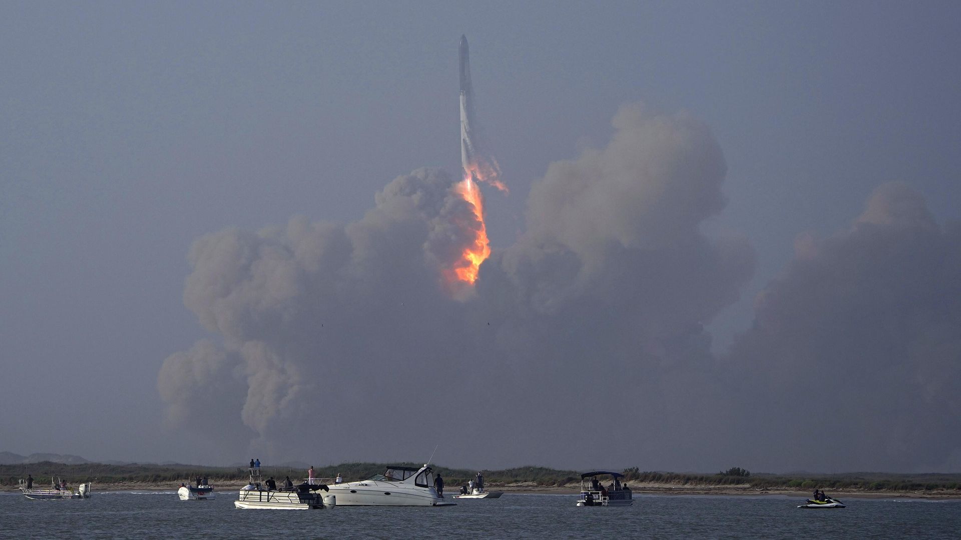 Старт космического корабля Starship с космодрома в Техасе Старт космического корабля Starship с космодрома в Техасе - РИА Новости, 1920, 12.07.2026