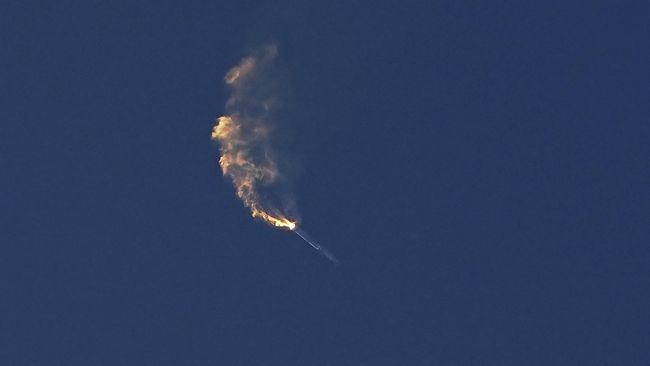 Взрыв космического корабля Starship после запуска с космодрома в Техасе