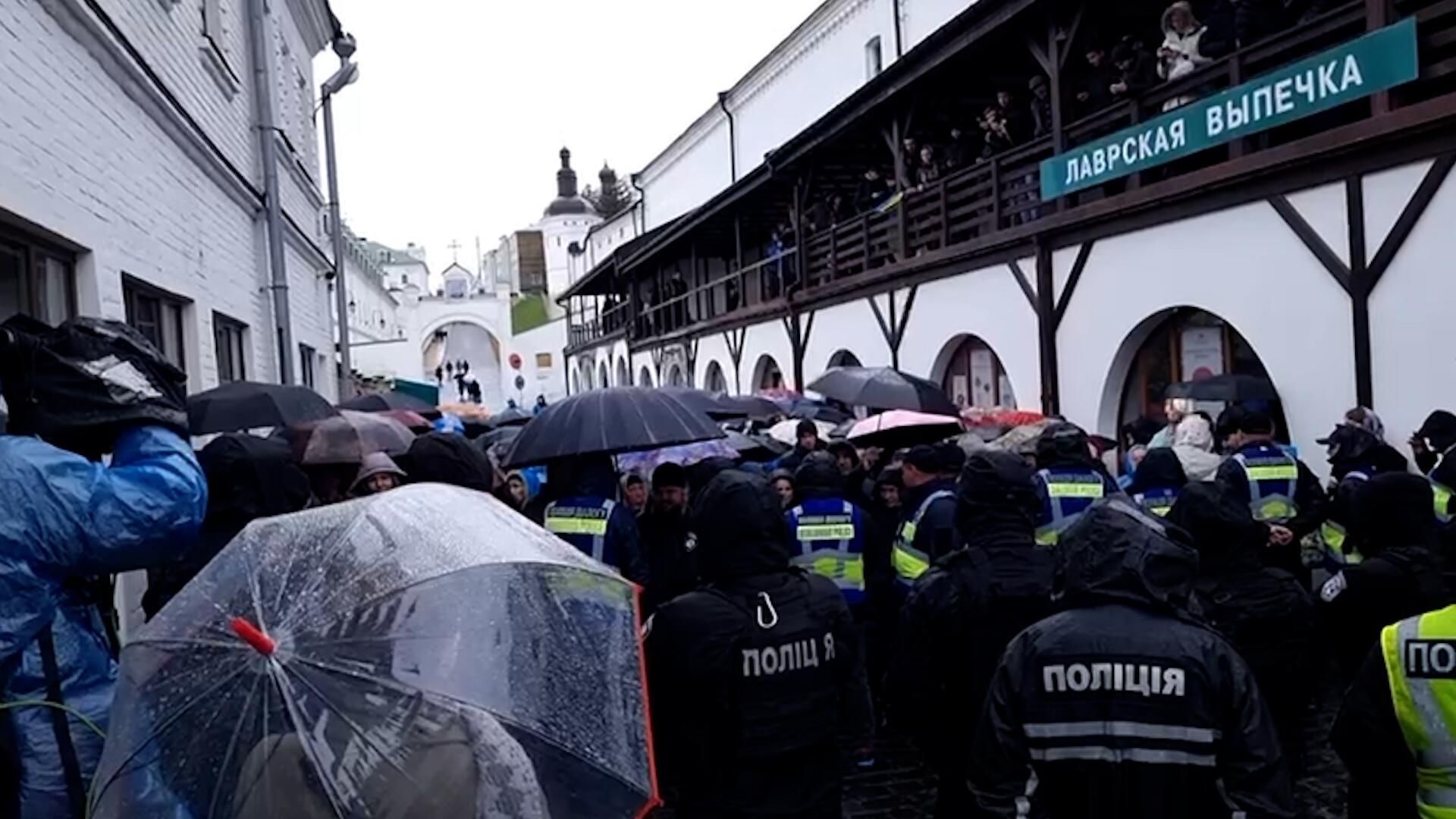 Украинская полиция в Киево-Печерской лавре Украинская полиция в Киево-Печерской лавре - РИА Новости, 1920, 20.04.2023