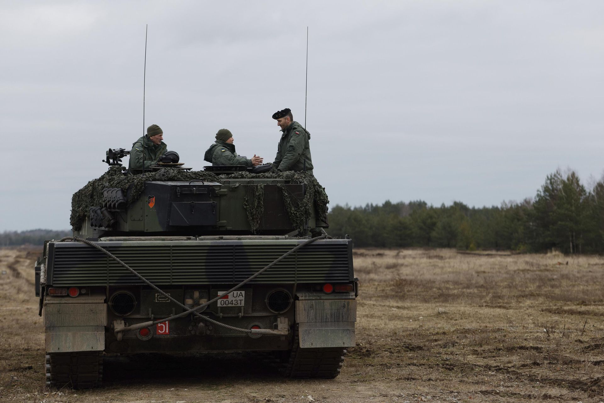 Украинские и польские солдаты на танке Leopard 2 во время учений на военной базе в Свентошуве, Польша Украинские и польские солдаты на танке Leopard 2 во время учений на военной базе в Свентошуве, Польша - РИА Новости, 1920, 27.04.2023