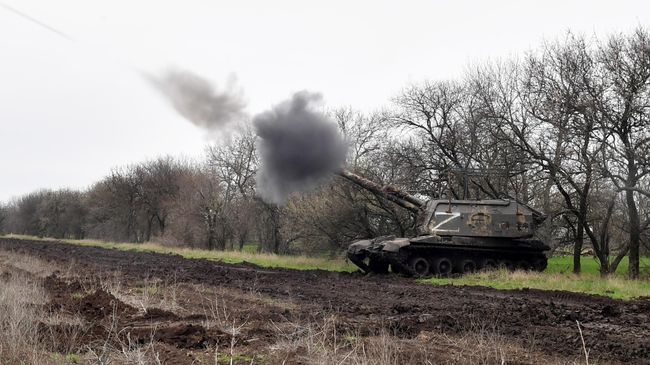 САУ Мста-С на боевой позиции в зоне СВО