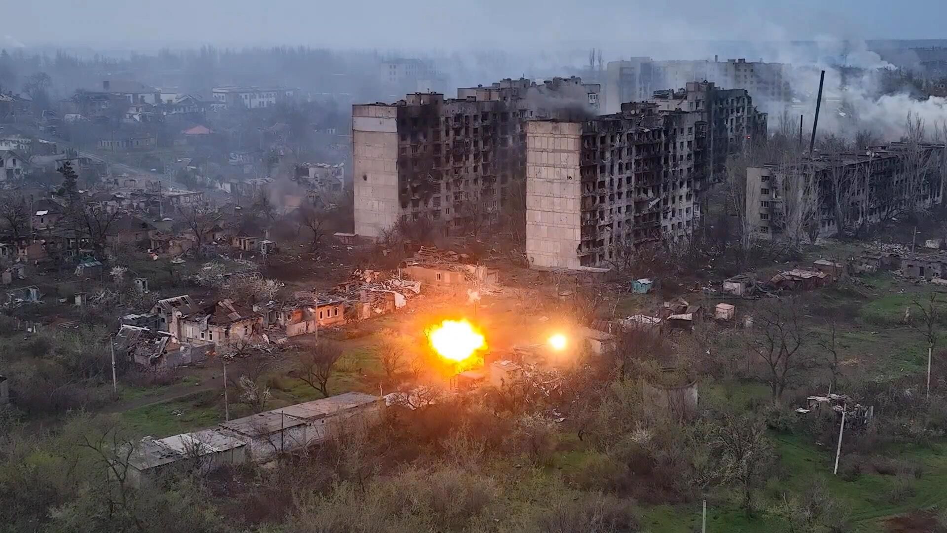 Артиллерийский удар по позициям ВСУ в западной части Артемовска - РИА Новости, 1920, 01.05.2023