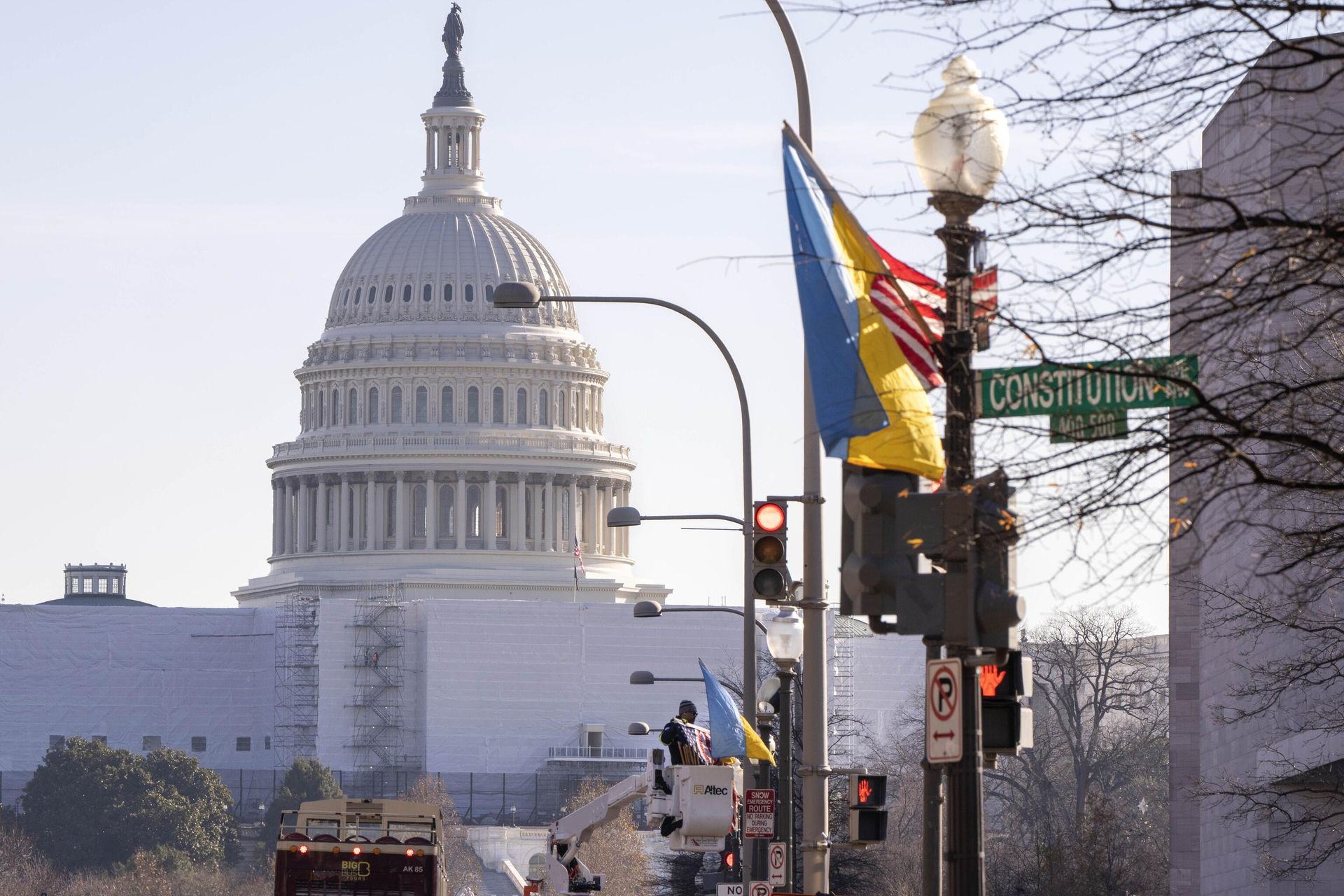 Флаги США и Украины на Пенсильвания-авеню в Вашингтоне Флаги США и Украины на Пенсильвания-авеню в Вашингтоне - РИА Новости, 1920, 26.10.2023