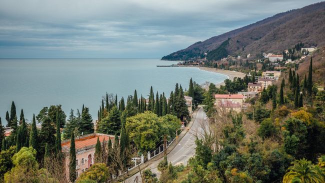Вид на город Гагра, Абхазия