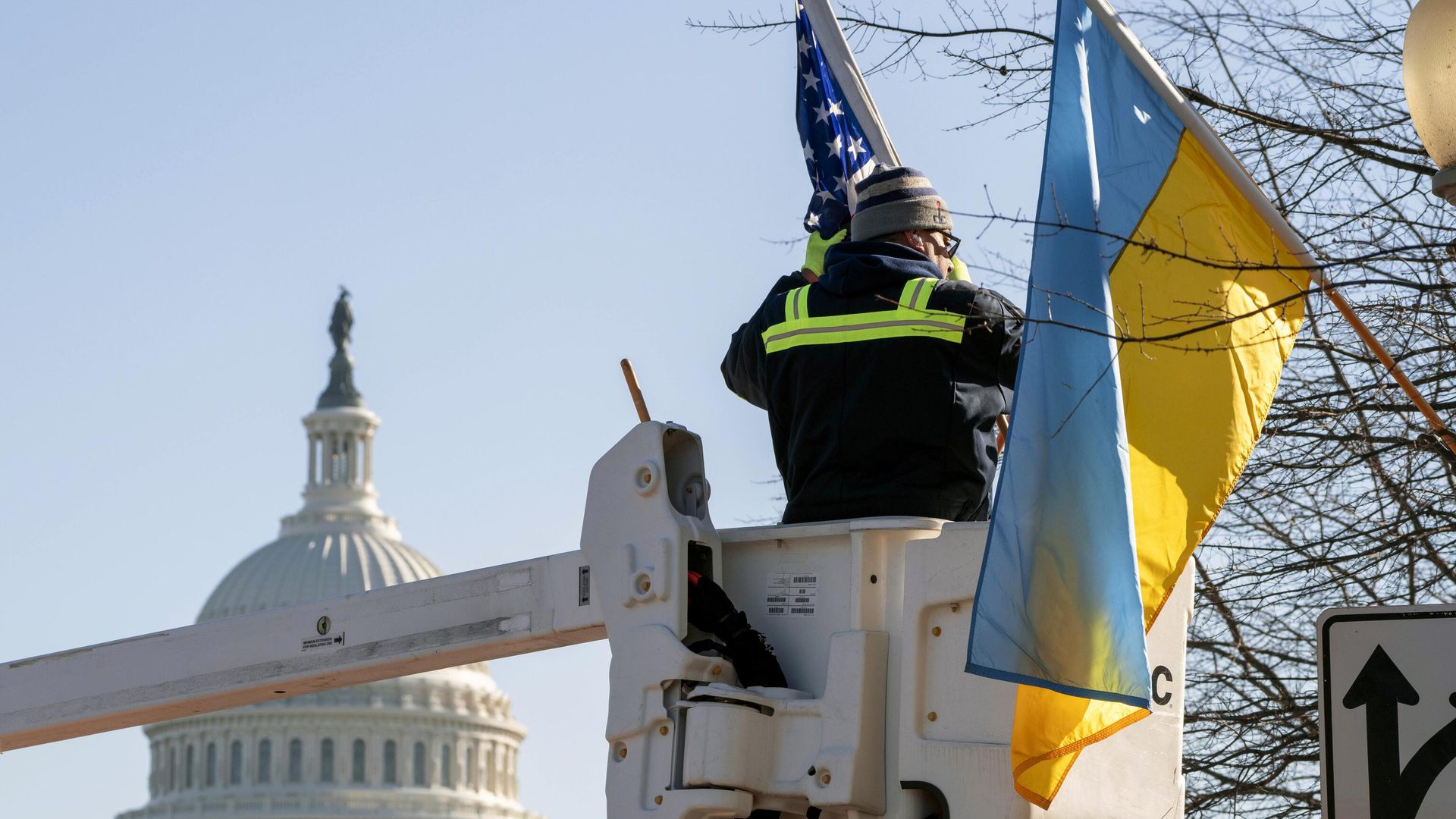 Флаги США и Украины на Пенсильвания-авеню в Вашингтоне Флаги США и Украины на Пенсильвания-авеню в Вашингтоне - РИА Новости, 1920, 08.02.2024