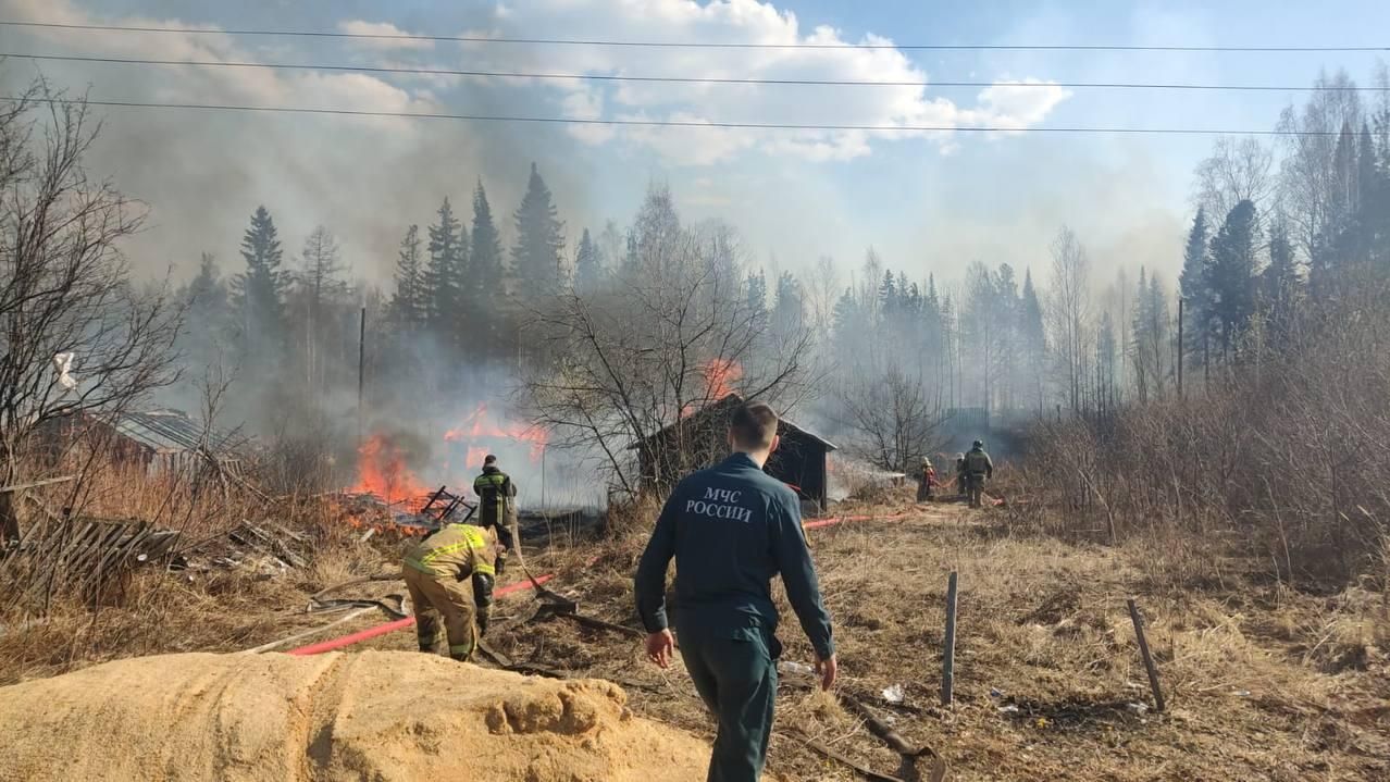 Пожар в Серовском районе Свердловской области Пожар в Серовском районе Свердловской области - РИА Новости, 1920, 27.04.2023