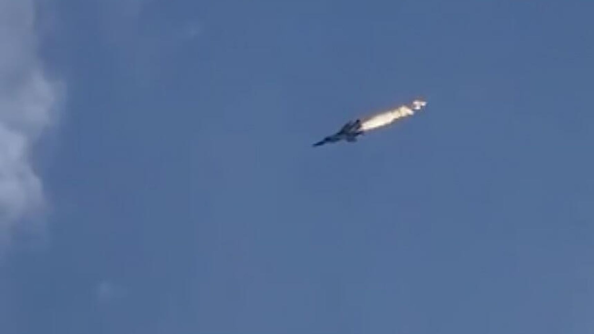 Кадр видео очевидца с горящим самолетом в Мурманской области - РИА Новости, 1920, 26.04.2023