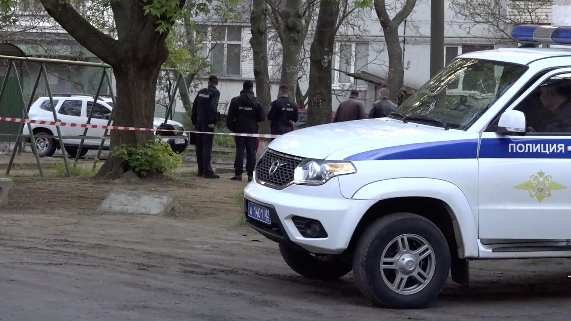 Сотрудники полиции на месте взрыва в Мелитополе. Кадр видео Сотрудники полиции на месте взрыва в Мелитополе. Кадр видео - РИА Новости, 1920, 27.04.2023