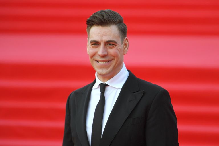 Актер Дмитрий Дюжев на красной дорожке перед началом церемонии закрытия 45-го Московского Международного кинофестиваля Актер Дмитрий Дюжев на красной дорожке перед началом церемонии закрытия 45-го Московского Международного кинофестиваля
