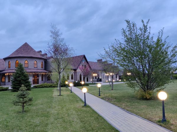 Территория отеля Scher Hof в Азове