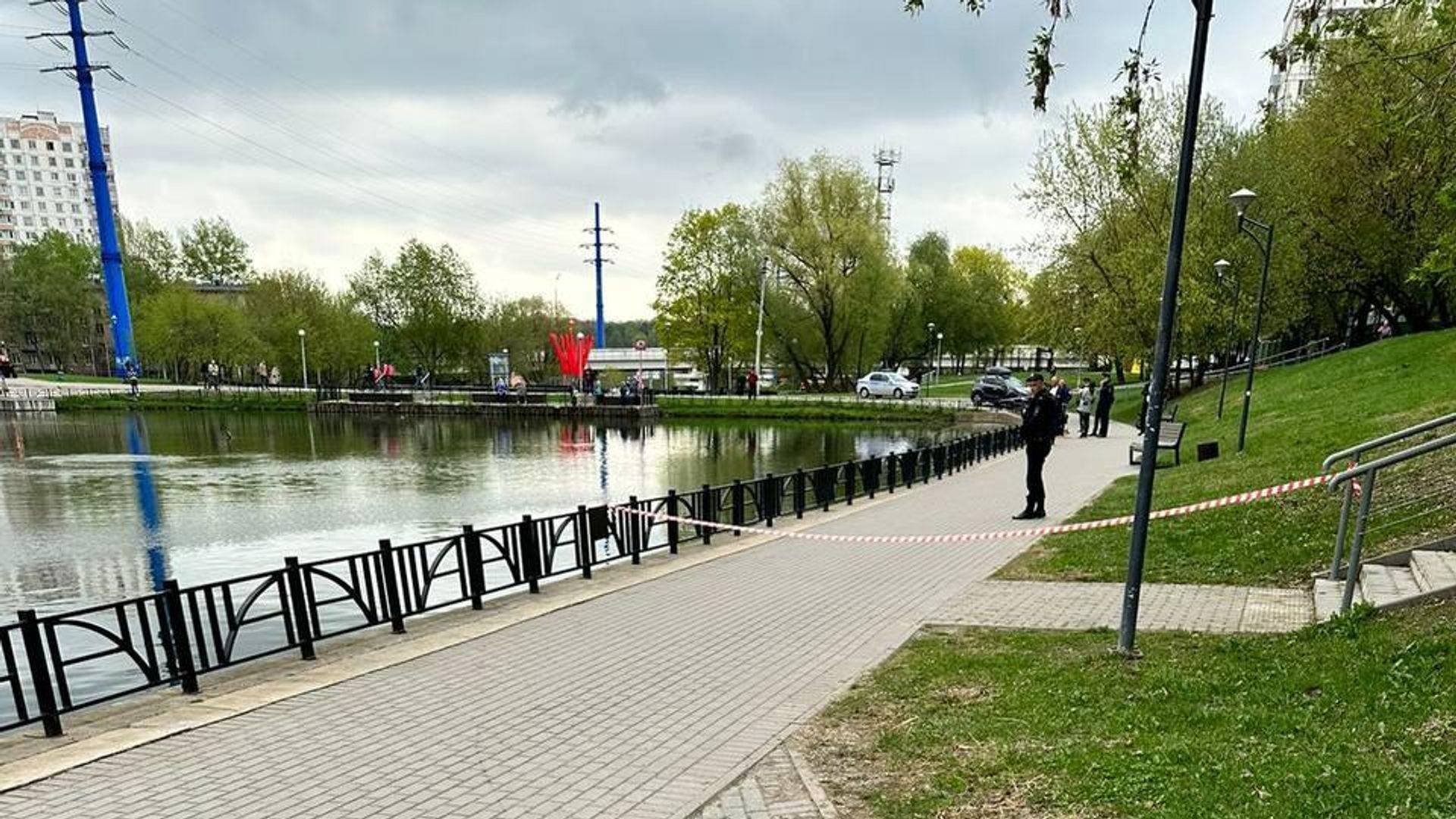 На дне водоема на западе Москвы обнаружены тела двух человек На дне водоема на западе Москвы обнаружены тела двух человек - РИА Новости, 1920, 28.04.2023