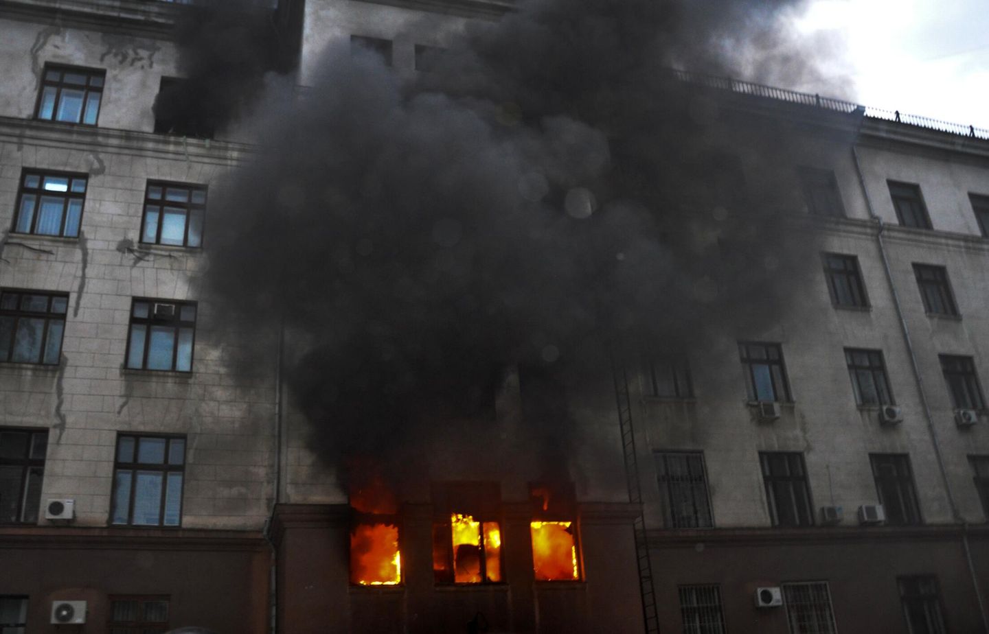 Пожар в здании Дома профсоюзов в Одессе