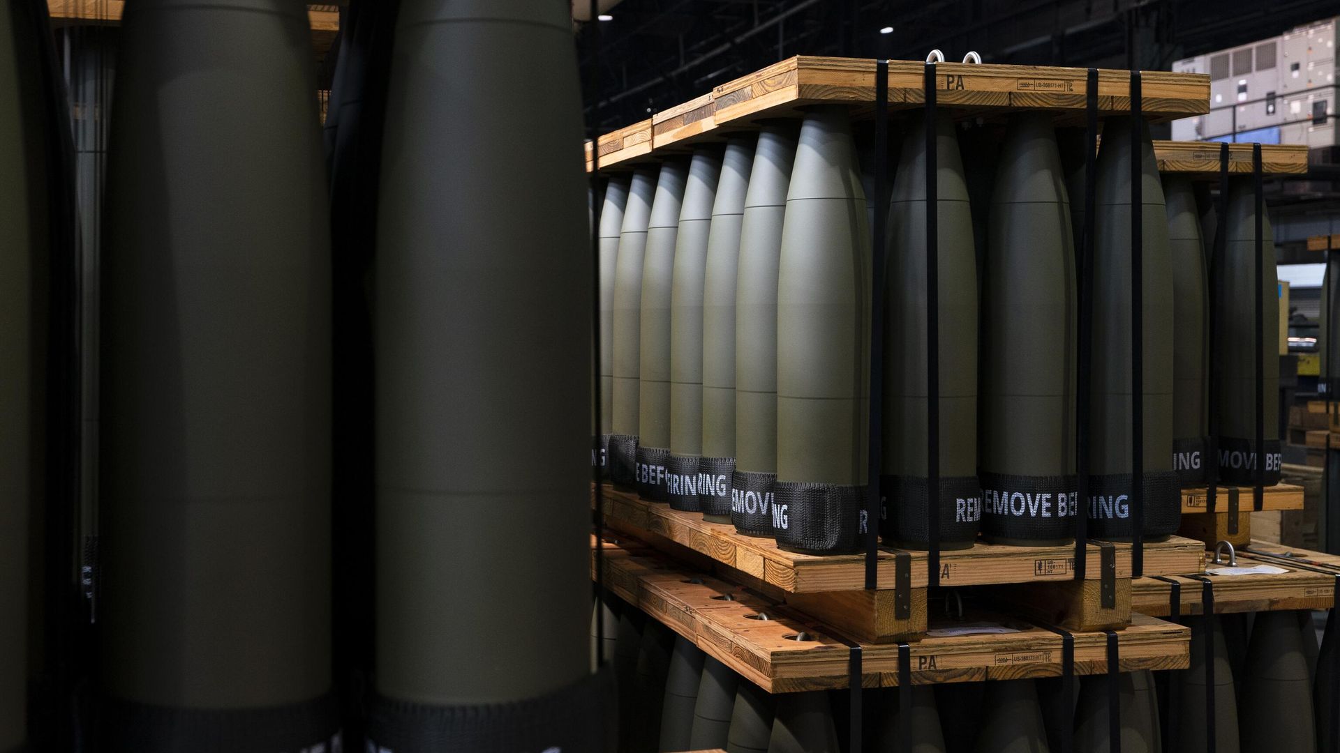 155-мм гаубичные снаряды M795 на заводе боеприпасов в Скрэнтоне, США 155-мм гаубичные снаряды M795 на заводе боеприпасов в Скрэнтоне, США - РИА Новости, 1920, 28.11.2024