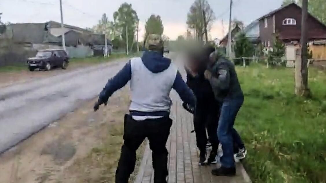 Задержание сотрудниками ФСБ Российской Федерации гражданина России, планировавшего совершить диверсионно-террористический акт на объекте энергосистемы в Калужской области Задержание сотрудниками ФСБ Российской Федерации гражданина России, планировавшего совершить диверсионно-террористический акт на объекте энергосистемы в Калужской области - РИА Новости, 1920, 28.04.2023
