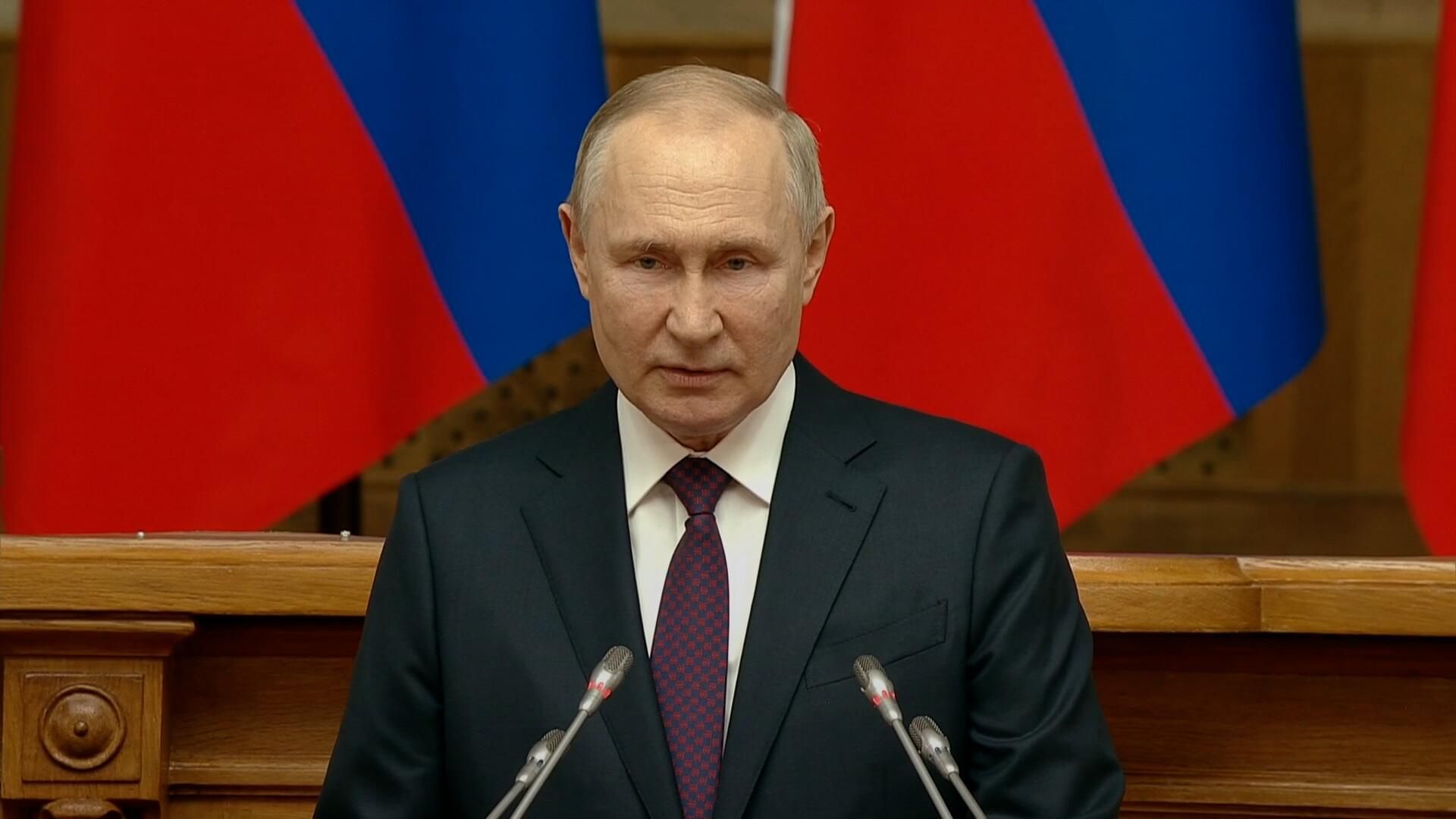 Путин: Реальные доходы граждан начали расти Путин: Реальные доходы граждан начали расти - РИА Новости, 1920, 28.04.2023