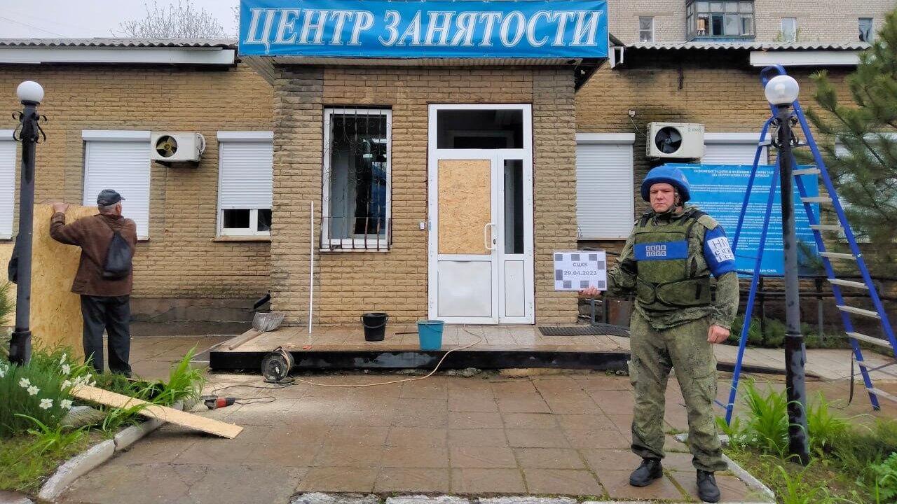 Последствия обстрела Брянки в ЛНР Последствия обстрела Брянки в ЛНР - РИА Новости, 1920, 29.04.2023