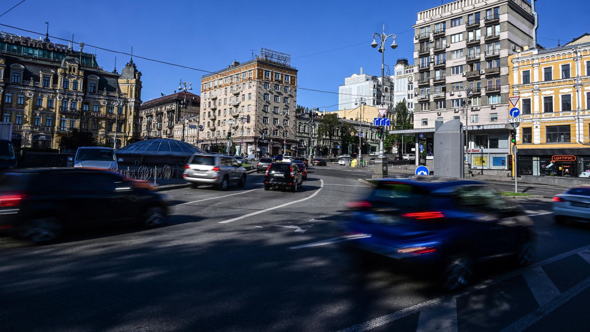 Автомобили в центре Киева Автомобили в центре Киева - РИА Новости, 1920, 29.04.2023