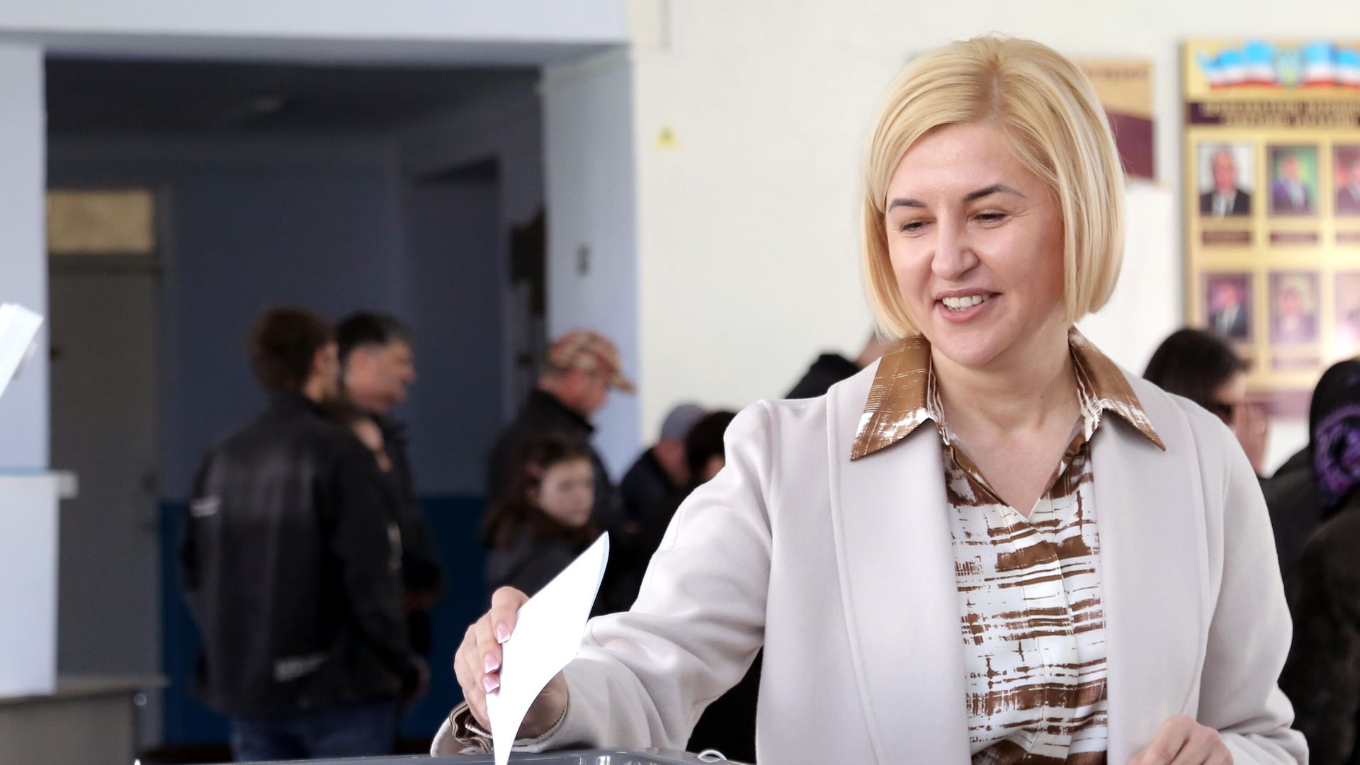 Женщина принимает участие в выборах главы Гагаузской автономии Молдавии - РИА Новости, 1920, 30.04.2023