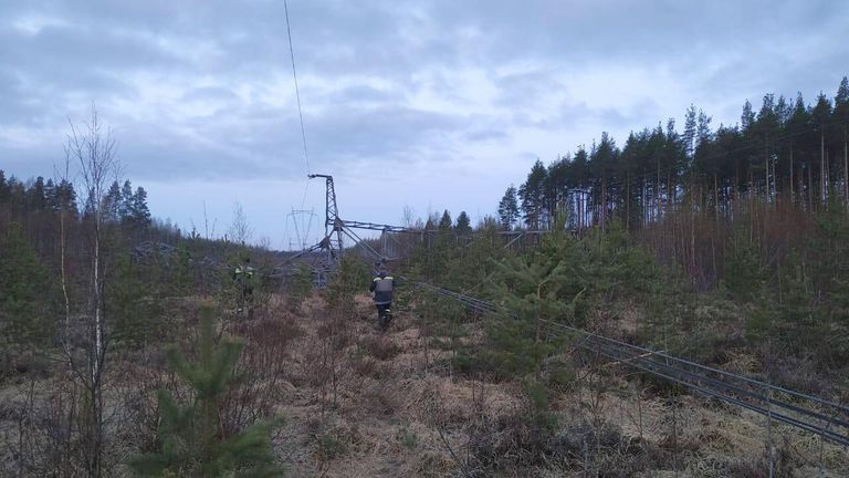 Подорванная опора ЛЭП на территории Сусанинского поселения Гатчинского района Ленинградской области Подорванная опора ЛЭП на территории Сусанинского поселения Гатчинского района Ленинградской области