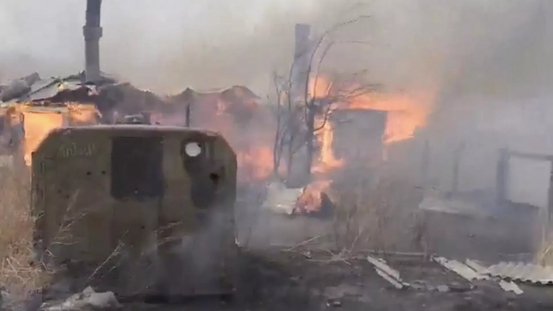Пожар 9 жилых домов в городе Борзя Забайкальского края. Кадр видео Пожар 9 жилых домов в городе Борзя Забайкальского края. Кадр видео - РИА Новости, 1920, 01.05.2023