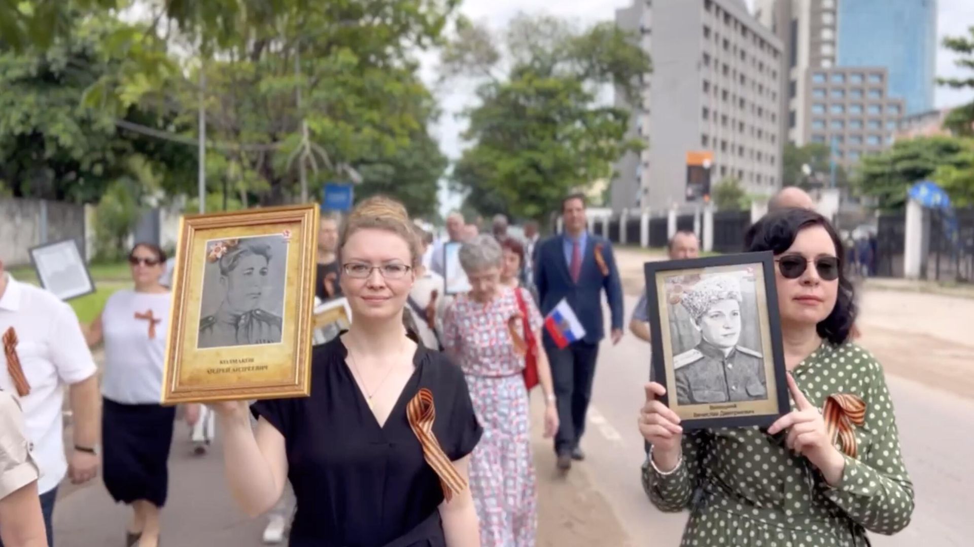 Акция Бессмертный полк прошла в столице Демократической республики Конго. Кадр видео Акция Бессмертный полк прошла в столице Демократической республики Конго. Кадр видео - РИА Новости, 1920, 02.05.2023
