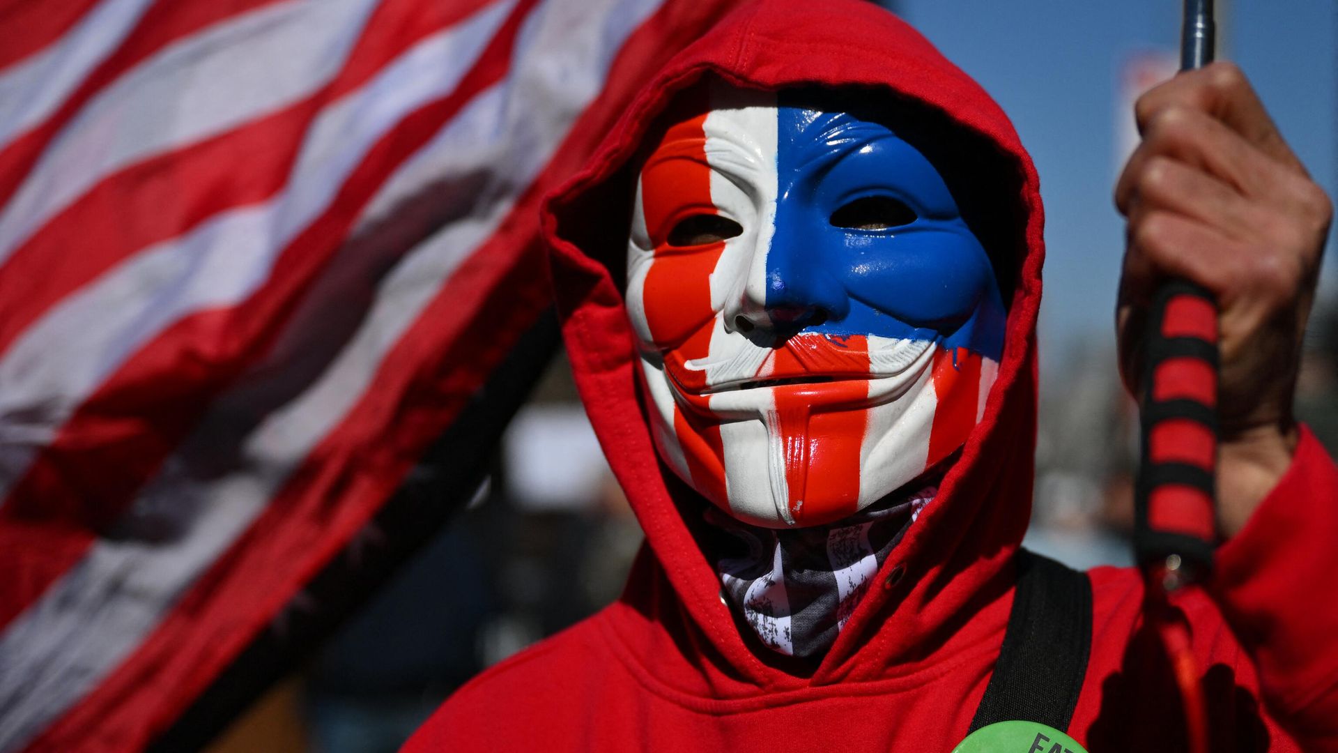 Мужчина с флагом США на Манхэттене в Нью-Йорке, США Мужчина с флагом США на Манхэттене в Нью-Йорке, США - РИА Новости, 1920, 03.05.2023