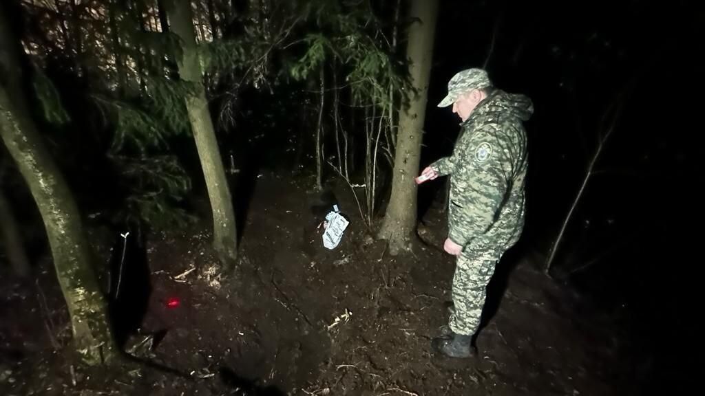 На месте обнаружения тела девочки в Санкт-Петербурге На месте обнаружения тела девочки в Санкт-Петербурге - РИА Новости, 1920, 04.05.2023