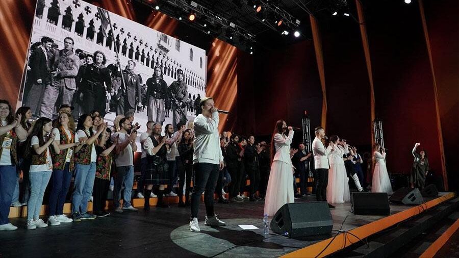 Участники Международного фестиваля антифашистской песни Гитары в строю Участники Международного фестиваля антифашистской песни Гитары в строю - РИА Новости, 1920, 02.05.2024
