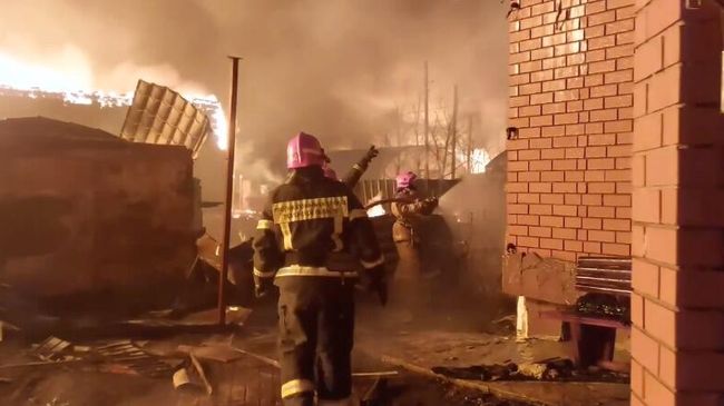 Тушение пожара в селе Успенка в Тюменской области Тушение пожара в селе Успенка в Тюменской области