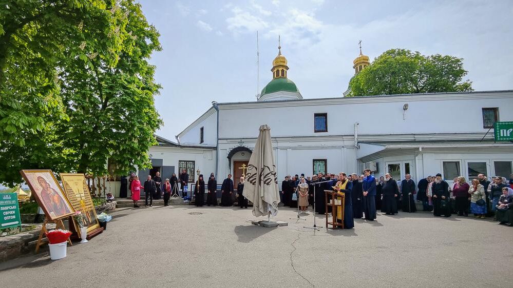 Верующие в Киево-Печерской лавре Верующие в Киево-Печерской лавре - РИА Новости, 1920, 27.07.2023
