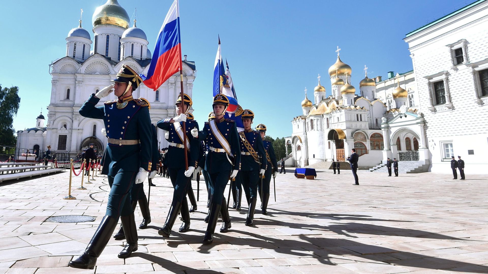 Военнослужащие роты специального караула Президентского полка ФСО России на церемония вручения аттестатов выпускникам кадетских классов ФСО России на Соборной площади Московского Кремля Военнослужащие роты специального караула Президентского полка ФСО России на церемония вручения аттестатов выпускникам кадетских классов ФСО России на Соборной площади Московского Кремля - РИА Новости, 1920, 07.05.2023