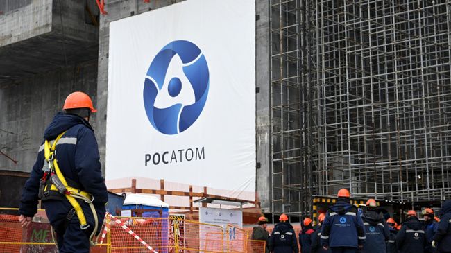 Рабочие на строительной площадке Росатома