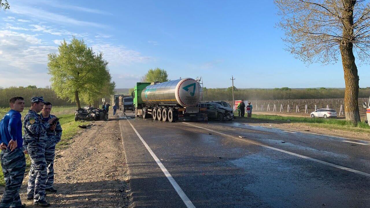 На месте массового ДТП в Краснодарском крае На месте массового ДТП в Краснодарском крае - РИА Новости, 1920, 05.05.2023